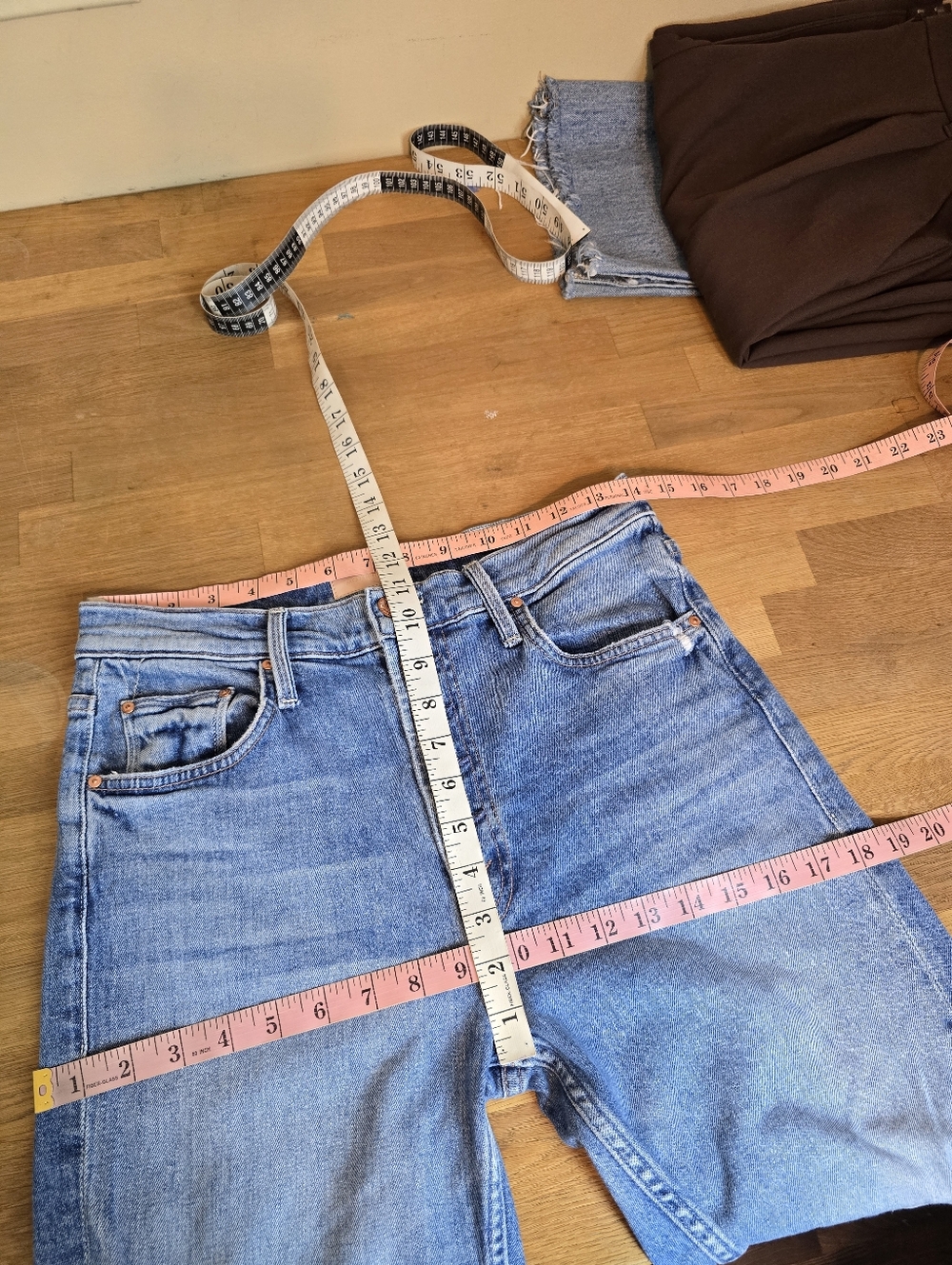 MOTHER The Pixie Tomcat Crop Jeans Size 29 Not Cut & Pasted Distressed - Picture 11 of 13